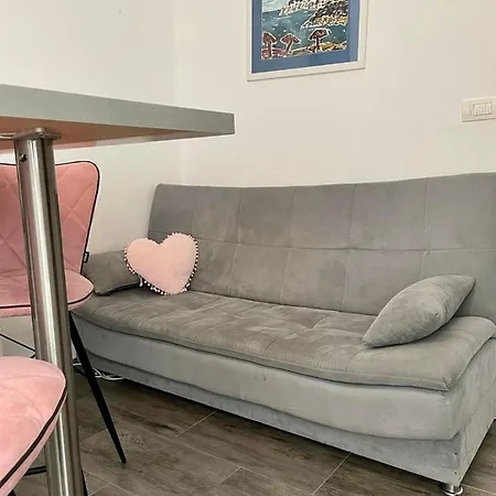 Eva Deluxe Apartment *